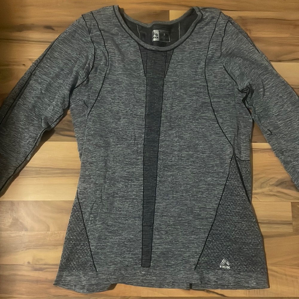 Reebok!Great workout shirt